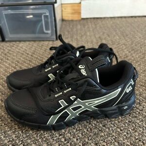 asics black and green